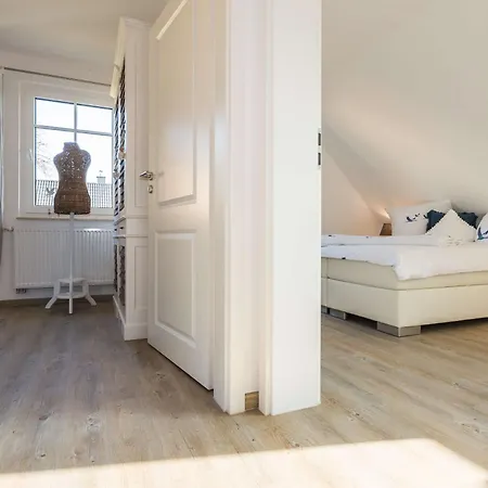 Boddenbrise 度假居 Bresewitz