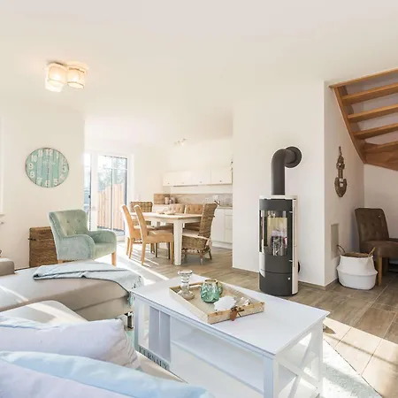 Boddenbrise 度假居 *