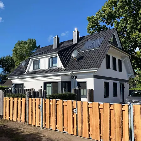 Boddenbrise 度假居 *